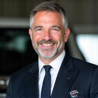 Professioneller SwissFly Chauffeur Marc Dubois
